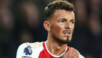 Ben White trấn an CĐV Arsenal sau khoảnh khắc rời sân đầy lo lắng